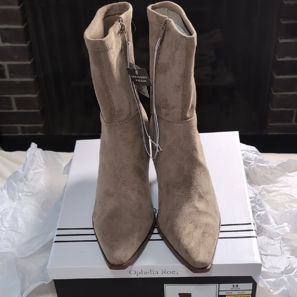 NWT Women's Size 11 Medium Ophelia Roe Taupe Kitten Heal Zip Up Suede Boots